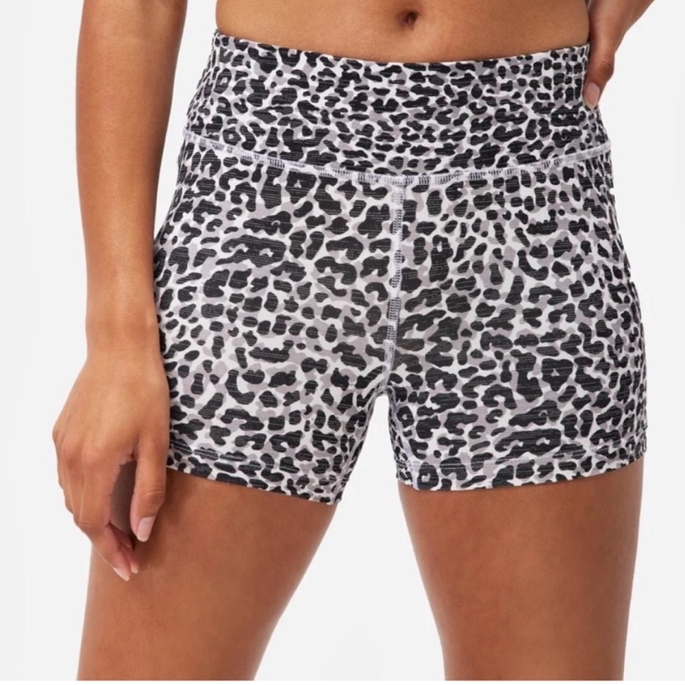 Outdoor Voices Snow Leopard Print Biker Shorts M 3.5’ inseam